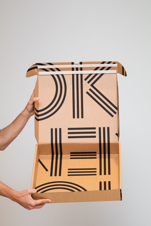 Un emballage e-commerce sur-mesure, très personnalisé, pour la marque Kenzo