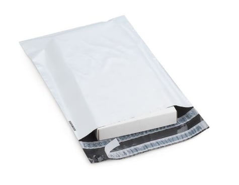 L'enveloppe retour, opaque et indéchirable qui permet un retour simplifié.