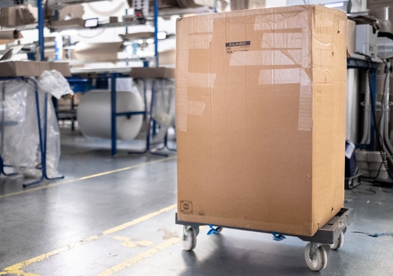 Cubyn logistique : carton sur roulettes à la place des classiques bacs plastiques gerbilles