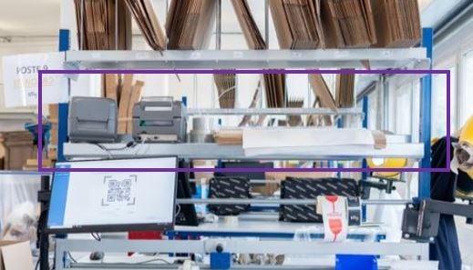 Rangement des emballages au milieu du plan de travail