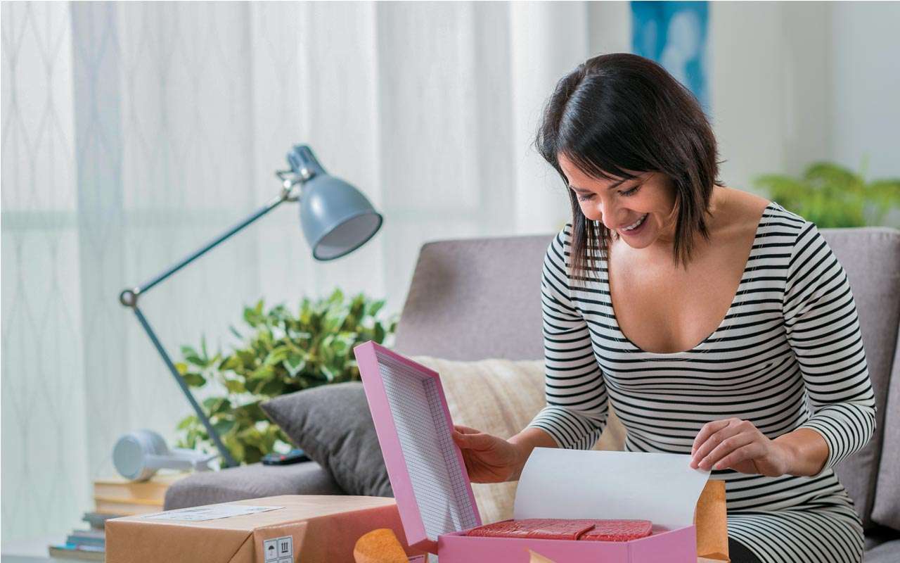 happy-customer-unboxing